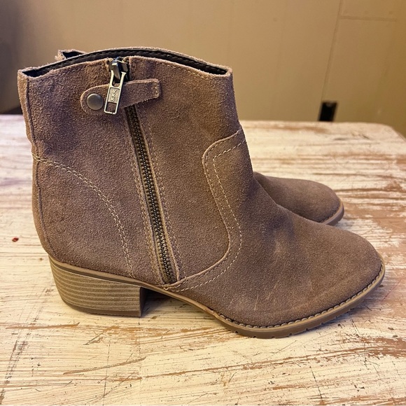 Euro soft by sofft suede boots size 6.5 - Picture 1 of 8